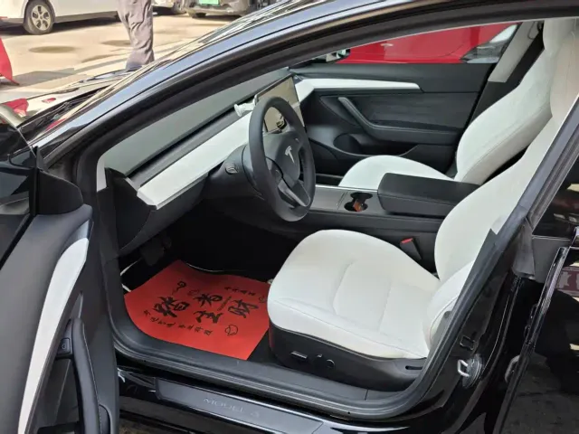 Tesla Model 3 — Фото автомобиля 6