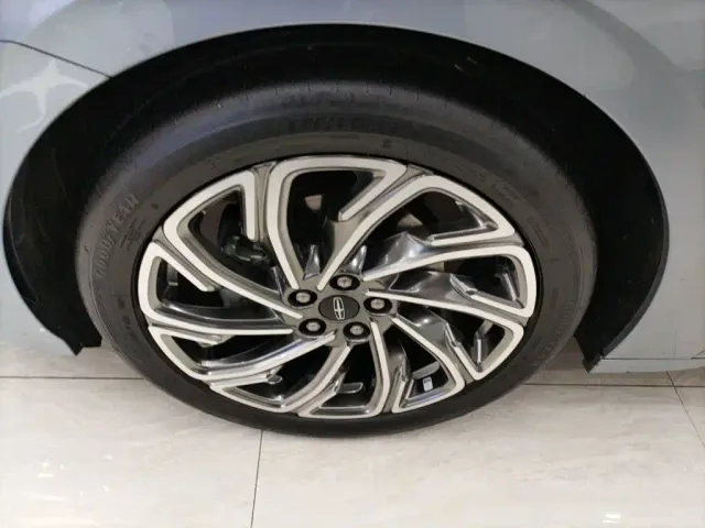 Lincoln Z — Фото автомобиля 24