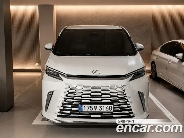 Фотография автомобиля — Lexus LM Generation 2