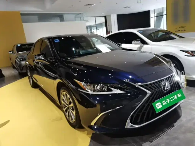 Lexus ES — Фото автомобиля 3