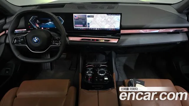 BMW i5 G60 — Фото автомобиля 10