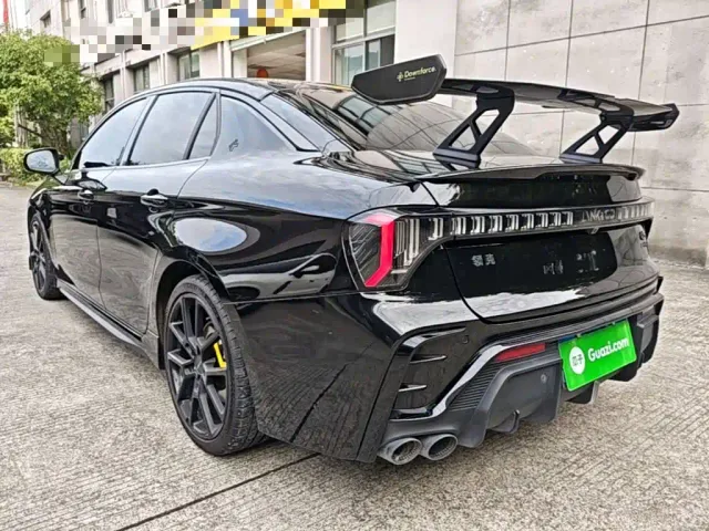 Lynk & Co 03 — Фото автомобиля 4