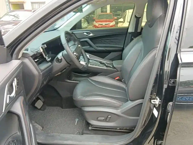 Roewe RX5 — Фото автомобиля 14