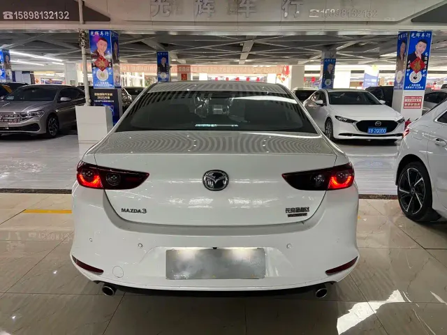 Mazda Axela — Фото автомобиля 5