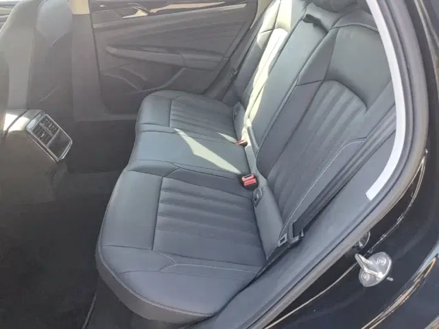 Volkswagen Passat — Фото автомобиля 16