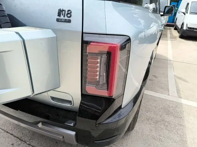 BYD FangChengBao Leopard 8 — Фото автомобиля 7