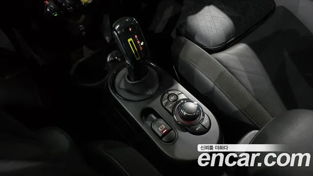 MINI Cooper Electric — Фото автомобиля 12