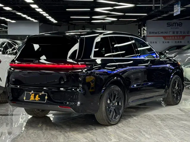 Li Auto L8 — Фото автомобиля 7