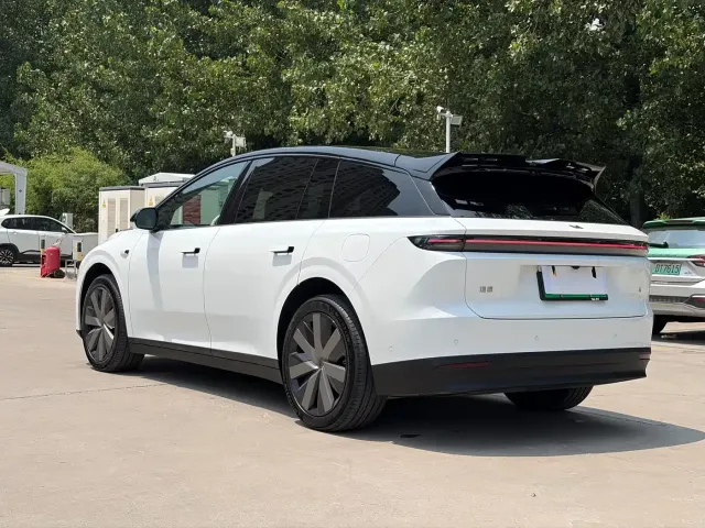Li Auto i6 — Фото автомобиля 11