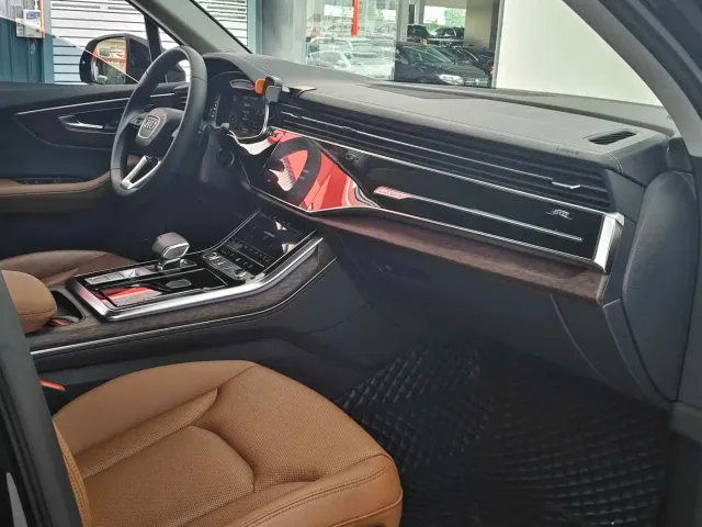 Audi Q7 — Фото автомобиля 12