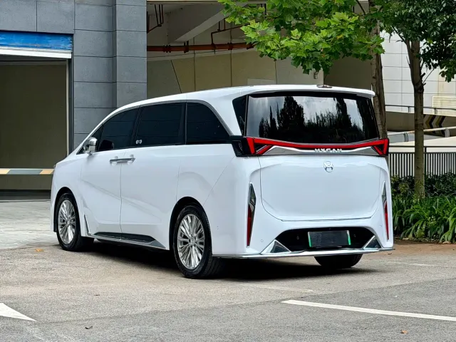 Hycan V09 — Фото автомобиля 15