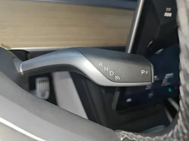 Tesla Model Y — Фото автомобиля 9