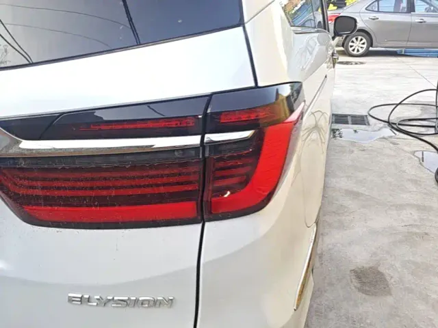 Honda Elysion — Фото автомобиля 7