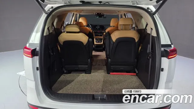 Kia Canival — Фото автомобиля 17