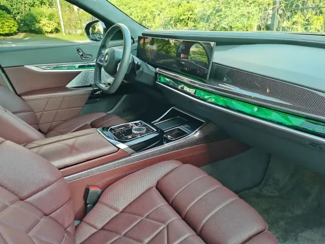 BMW i7 — Фото автомобиля 16