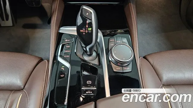 BMW 5 Series — Фото автомобиля 9