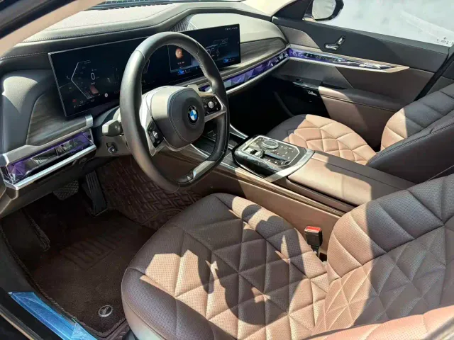 BMW 7 Series — Фото автомобиля 8