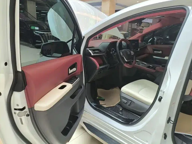 Toyota Sienna — Фото автомобиля 15