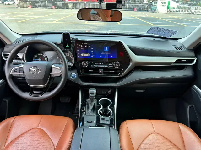Toyota Highlander — Фото автомобиля 7