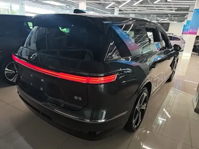 Nio ES8 — Фото автомобиля 6