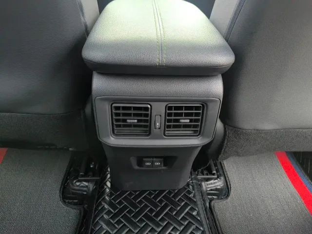 Toyota RAV4 — Фото автомобиля 15
