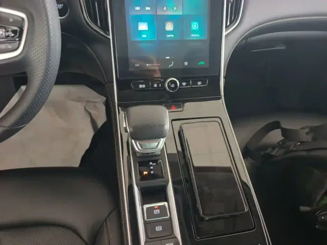 Roewe i6 MAX EV — Фото автомобиля 13