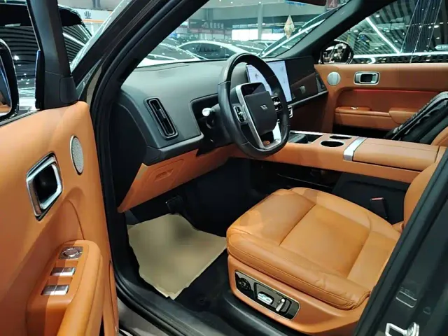 Li Auto L9 — Фото автомобиля 15