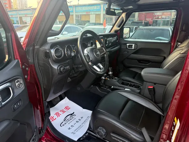 Jeep Wrangler — Фото автомобиля 4