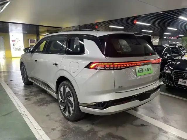 Dongfeng Yipai eπ008 2025 210Ultra Range Extender 5-Seater — Фото автомобиля 4