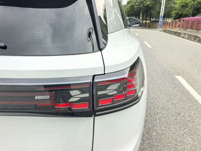 Volkswagen ID.6 CROZZ 2021 Long Range PRO Version — Фото автомобиля 15