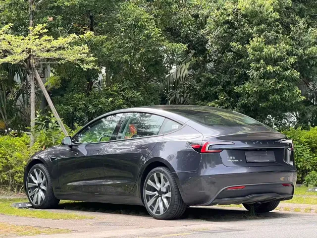 Tesla Model 3 — Фото автомобиля 5
