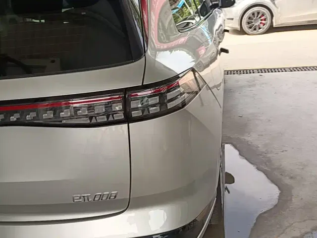 Dongfeng Yipai eπ008 2024 210Max Range Extender 6-Seater — Фото автомобиля 7