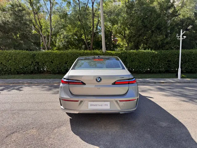 BMW i7 — Фото автомобиля 4