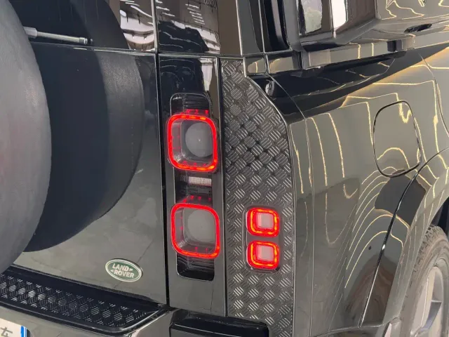 Land Rover Defender — Фото автомобиля 11