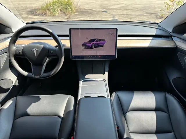 Tesla Model 3 — Фото автомобиля 8