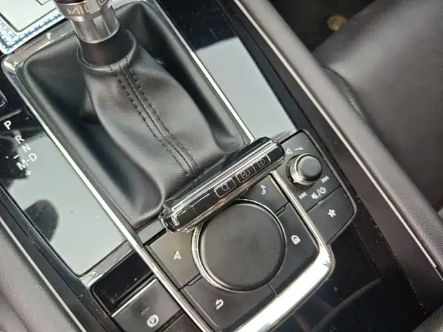 Mazda Axela — Фото автомобиля 8