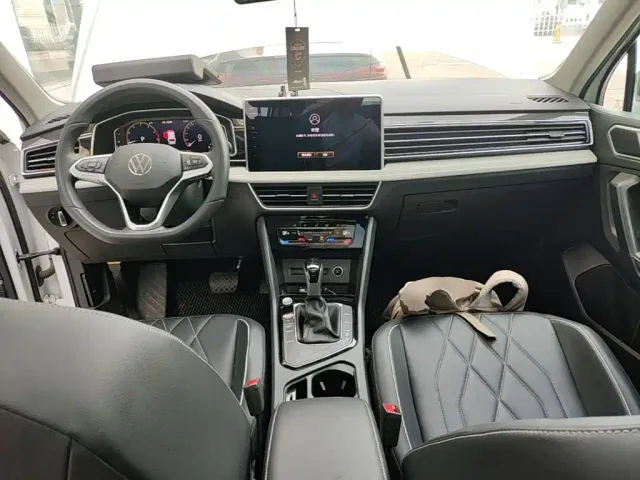 Volkswagen Tiguan L — Фото автомобиля 9