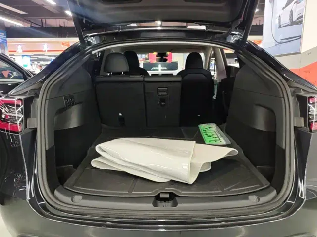 Tesla Model Y — Фото автомобиля 18