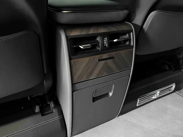 Lexus LM — Фото автомобиля 30