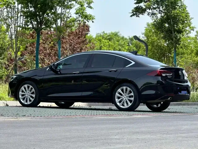 Buick Regal — Фото автомобиля 9