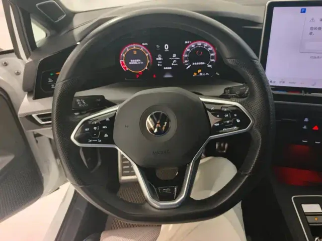 Volkswagen Golf — Фото автомобиля 15