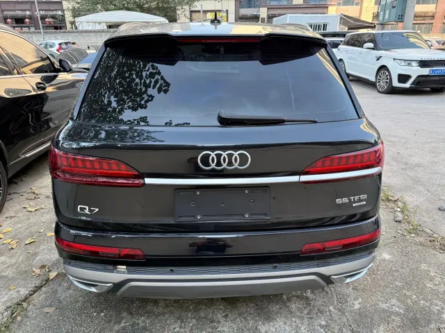 Audi Q7 — Фото автомобиля 7