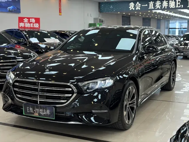 Mercedes-Benz E-Class — Фото автомобиля 3