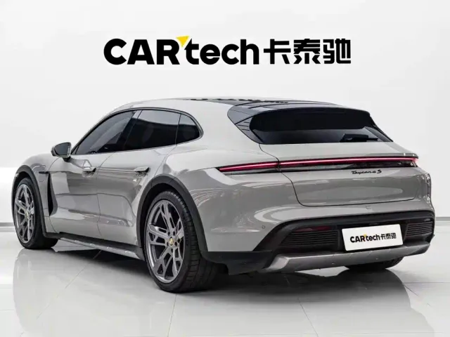 Porsche Taycan — Фото автомобиля 10