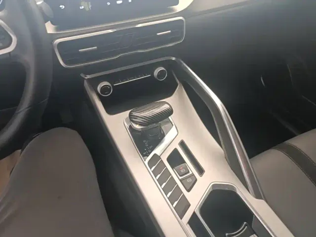 Geely Binyue — Фото автомобиля 13