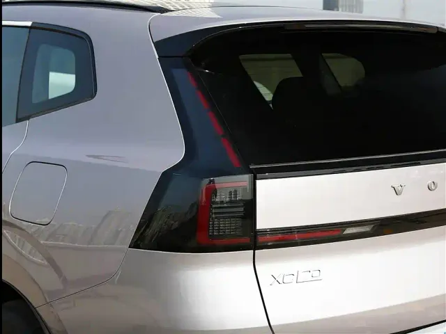 Volvo XC70 Plug-in Hybrid — Фото автомобиля 15