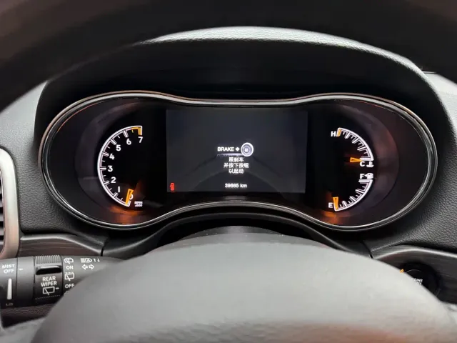 Jeep Grand Cherokee — Фото автомобиля 5