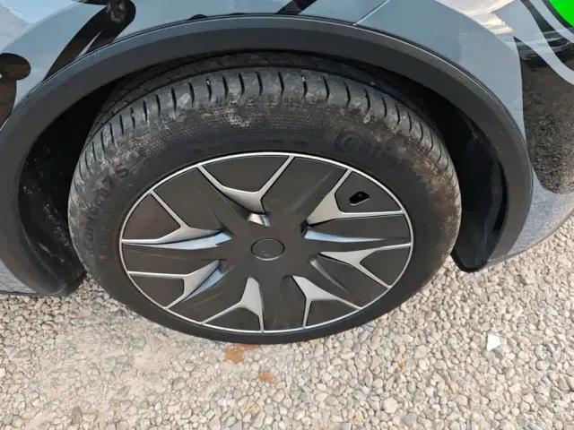Tesla Model Y L — Фото автомобиля 6