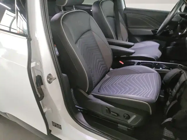 Volkswagen ID.3 — Фото автомобиля 24