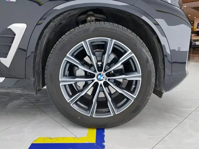 BMW X5 — Фото автомобиля 6